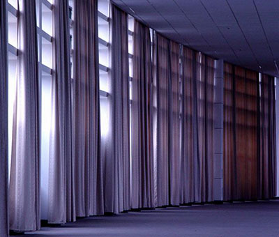 濟(jì)南某高校會演大廳 布簾工程